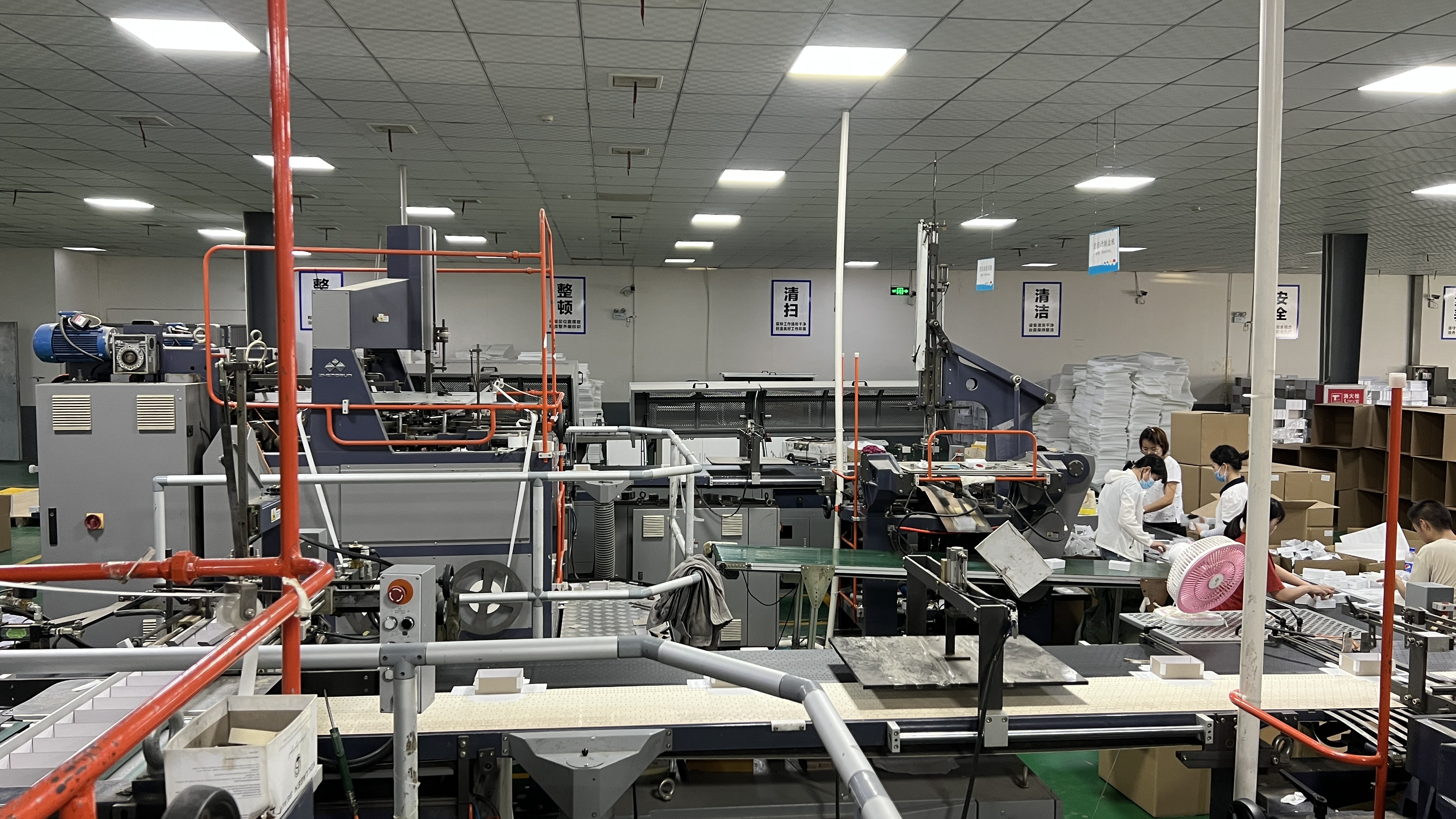 禮盒生產(chǎn)廠家：禮品盒定制的三個因素