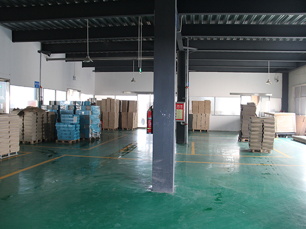 廠(chǎng)里準(zhǔn)備要發(fā)給客戶(hù)的貨