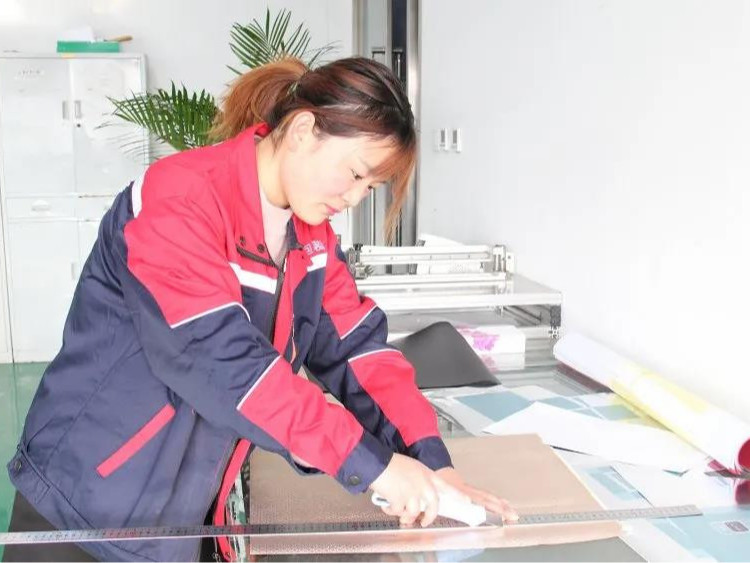 點(diǎn)創(chuàng)包裝的家人在平凡的崗位上做不平凡人!