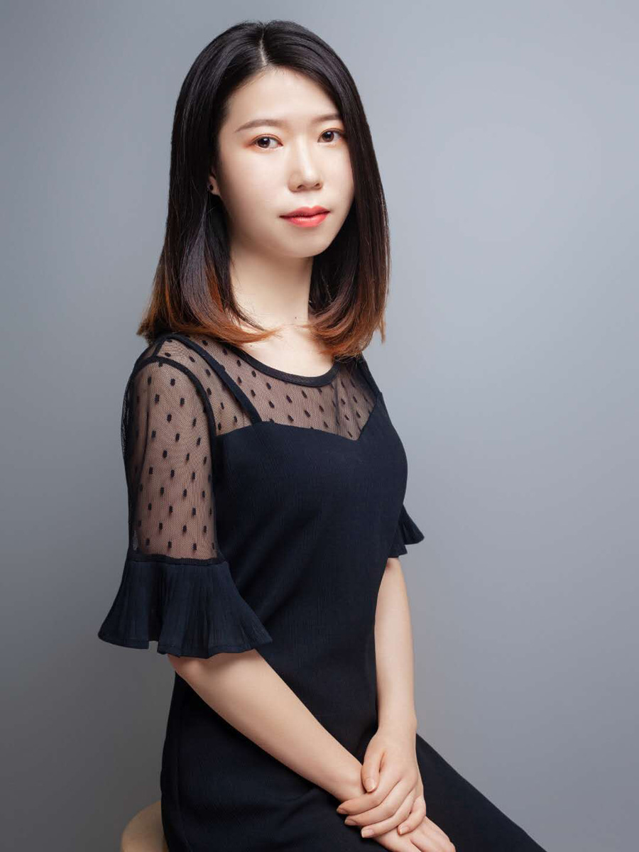 首席設(shè)計(jì)師:周艷吉