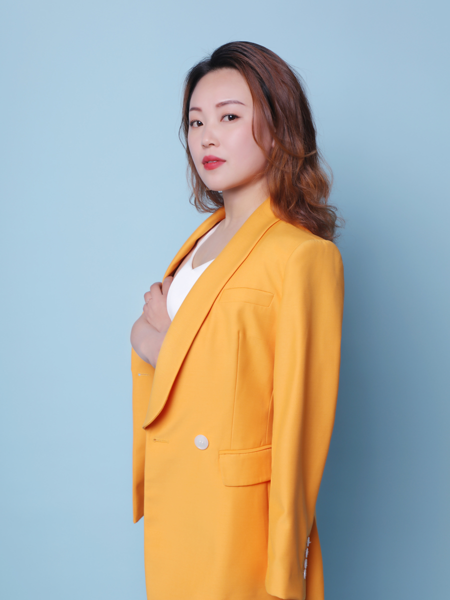 總監(jiān)設(shè)計(jì)師:周梅